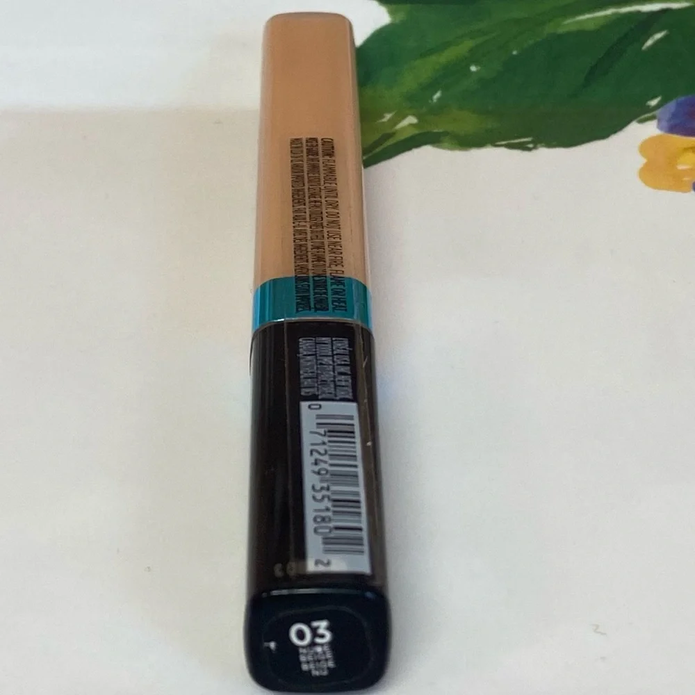03 L'Oréal Paris Nude Beige Infallible Pro Glow Concealer